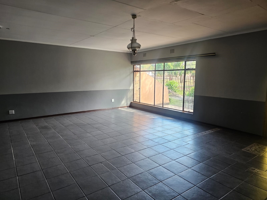 To Let 5 Bedroom Property for Rent in Vaalpark Free State